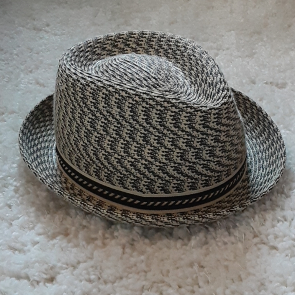 Fedora - Picture 2 of 4